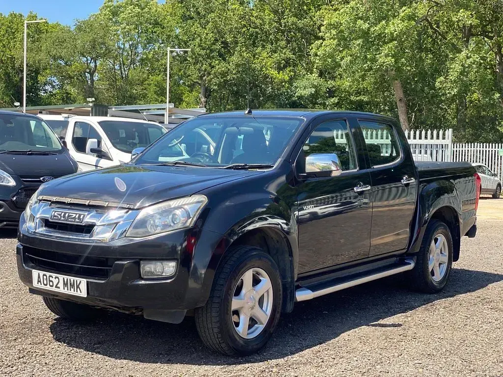 Used Isuzu D-Max 136 HP (100 kW) 2012 Black Pickup