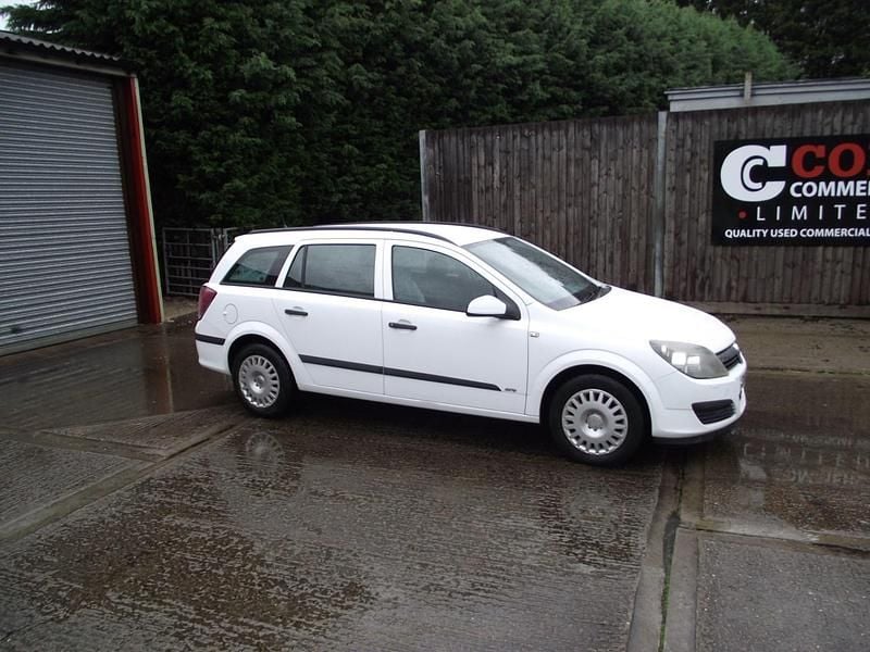 White Used 2006 Vauxhall Astra Estate | £995 (Expensive) - Image 1/4