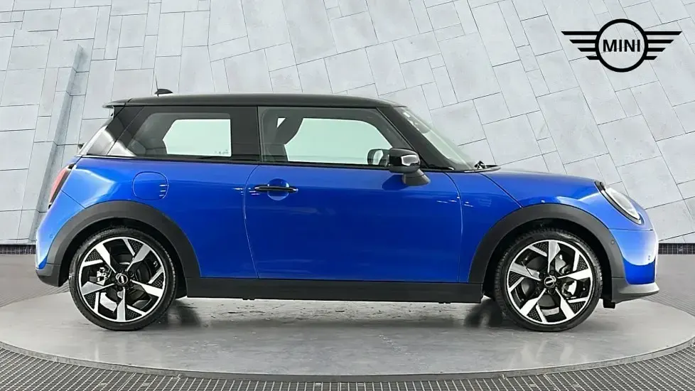 Used Mini Cooper Hatch 113 kW (154 HP) 2026 Blue Hatchback