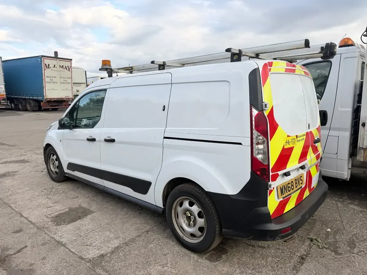 Used Ford Transit 100 HP (73 kW) 2018 White Van