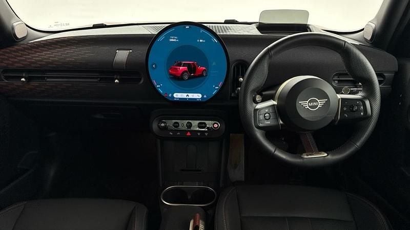 Begagnad Mini Cooper Hatch 113 kW (154 HK) 2025 Röd Halvkombi