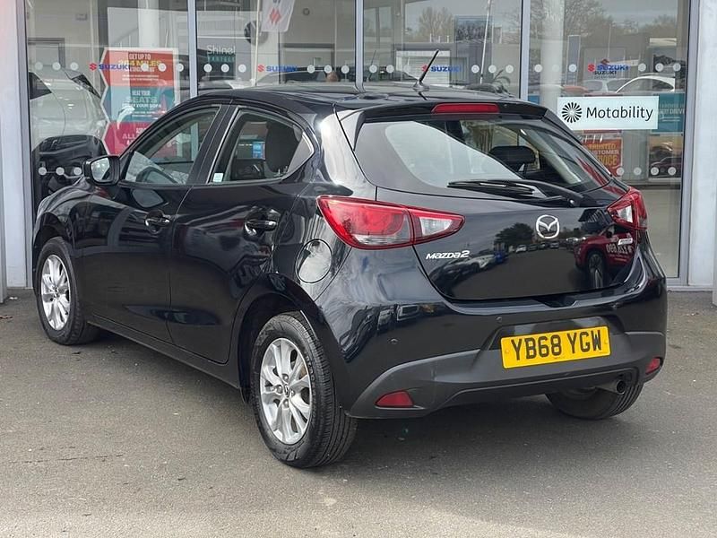 Begagnad Mazda 2 2018 Svart Halvkombi