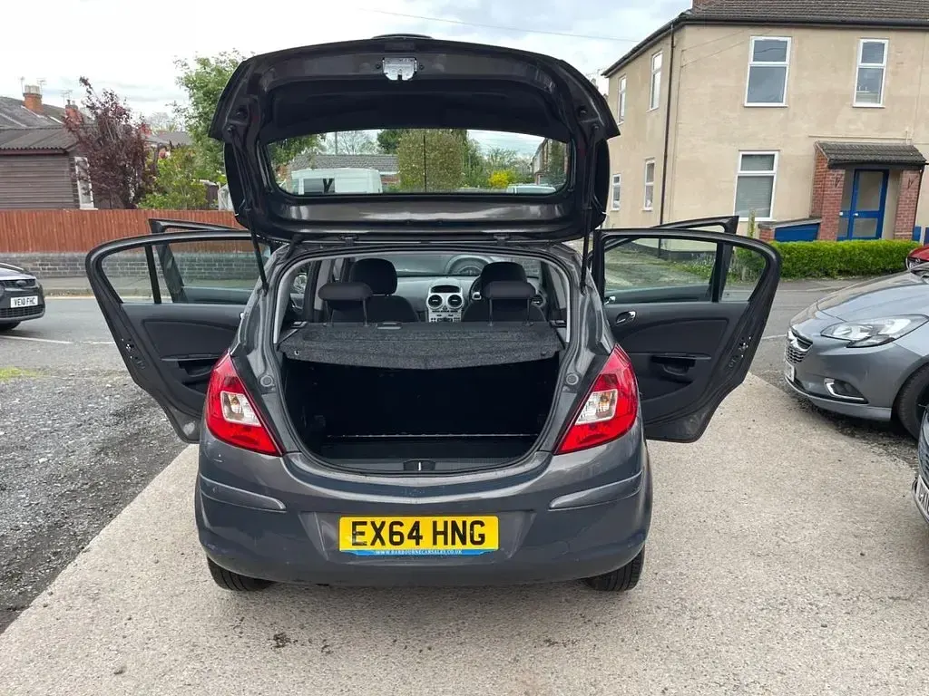 Used Vauxhall Corsa Design Edition 100 HP (73 kW) 2014 Grey Hatchback