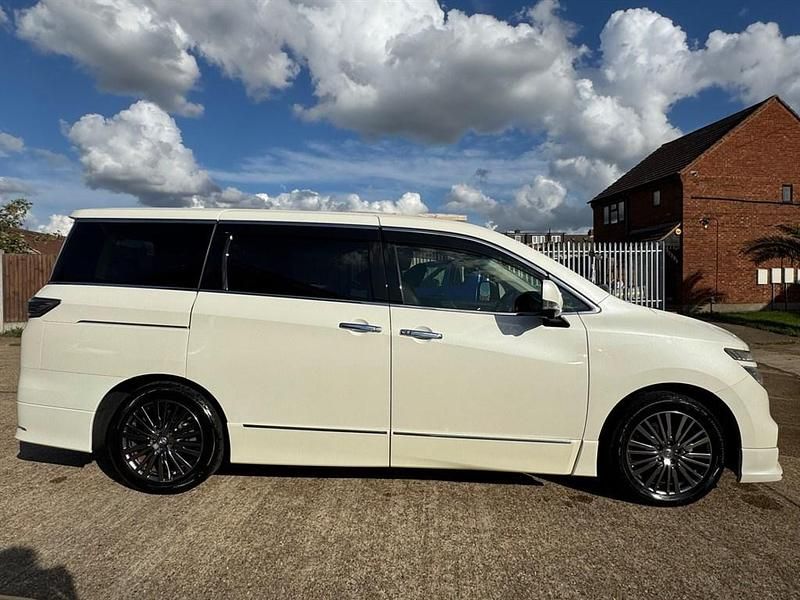 Used Nissan Elgrand 2017 White MPV