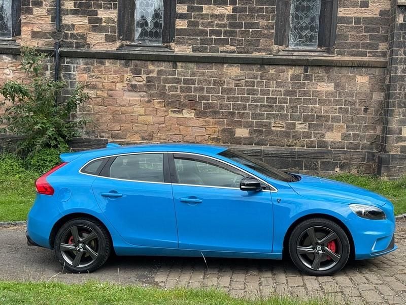 Used Volvo V40 R-Design 174 HP (127 kW) 2013 Blue Hatchback