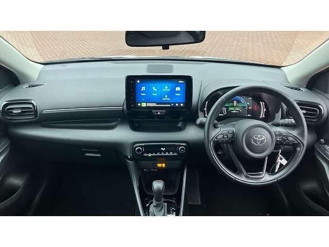 Used Toyota Yaris Hybrid Design 116 HP (85 kW) 2024 White Hatchback