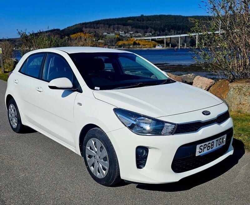 White Used 2018 Kia Rio 2 Hatchback | £7,495 (Fair price) - Image 1/4