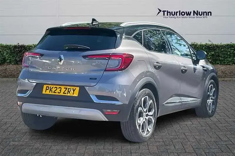 Usado Renault Captur Techno 145 HP (106 kW) 2023 Cinzento SUV