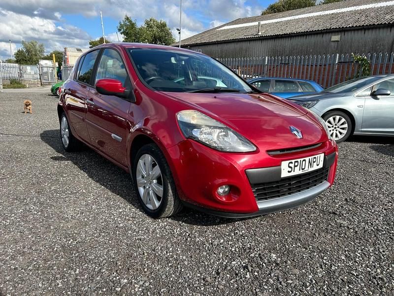 Red Used 2010 Renault Clio II Privilege Hatchback | £1,495 (Fair price) - Image 1/4