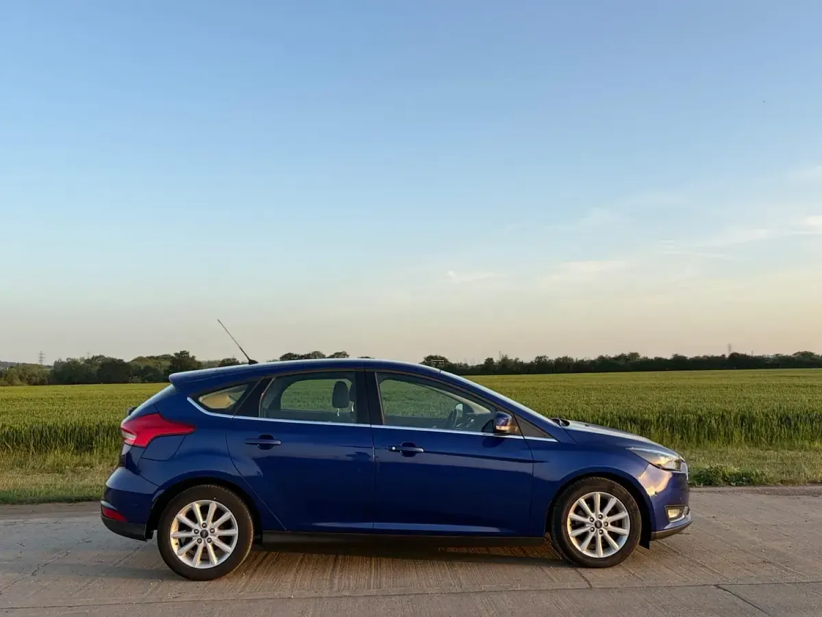 Used Ford Focus Titanium 125 HP (91 kW) 2016 Blue Hatchback