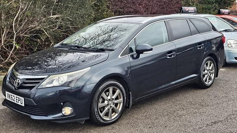 Used Toyota Avensis T4 124 HP (91 kW) 2012 Grey Estate