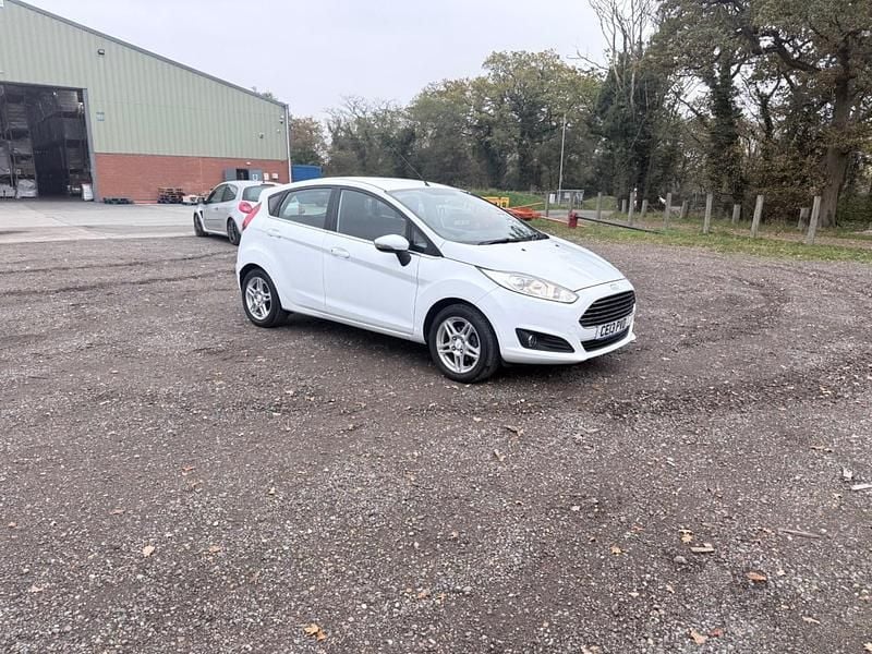 White Used 2013 Ford Fiesta Zetec Hatchback | £2,295 (Super price) - Image 1/4