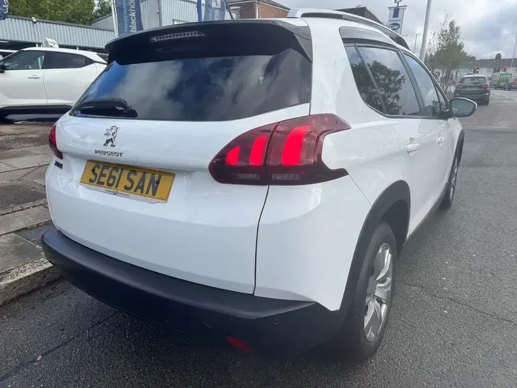 Used Peugeot 2008 Signature Sky 82 HP (60 kW) 2019 White SUV