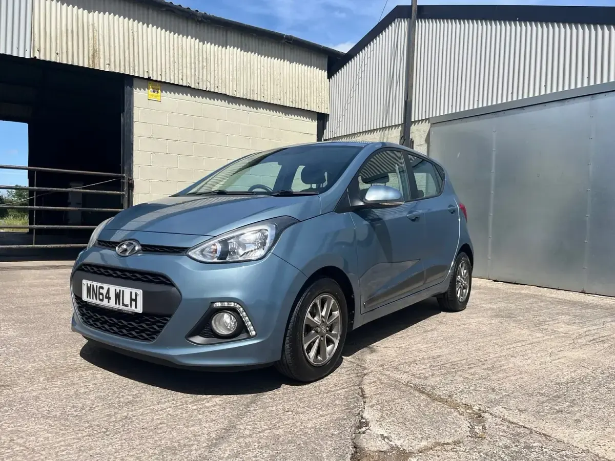 Used Hyundai i10 Premium 87 HP (63 kW) 2015 Blue Hatchback