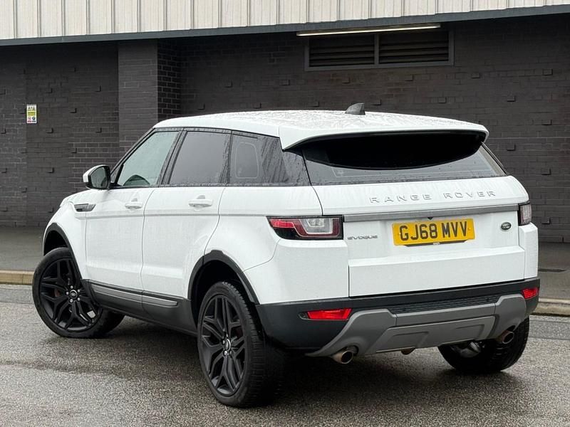 Used Land Rover Range Rover evoque SE 2018 White Estate