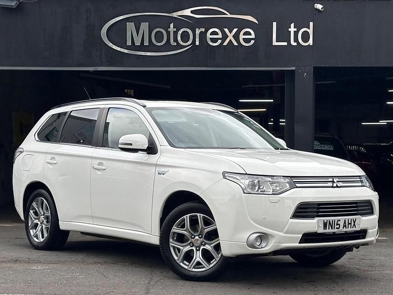 White Used 2015 Mitsubishi Outlander P-HEV Estate | £6,450 (Fair price) - Image 1/3