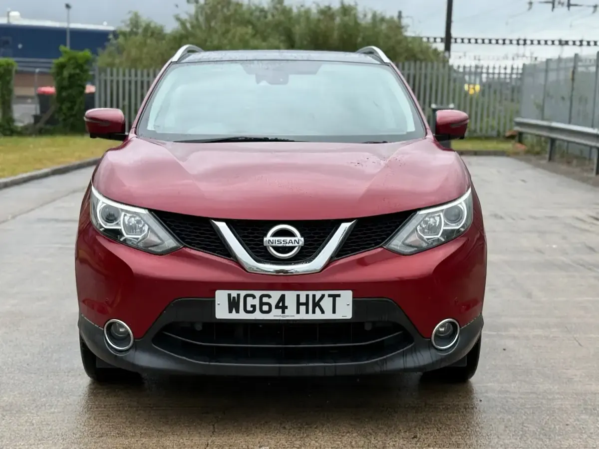 Used Nissan Qashqai N-TEC 110 HP (80 kW) 2014 Red SUV