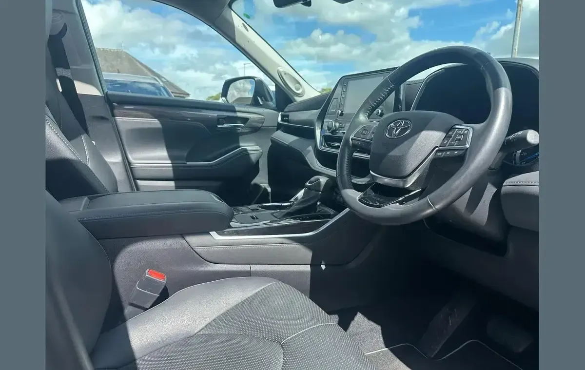 Used Toyota Highlander 244 HP (179 kW) 2021 Silver SUV