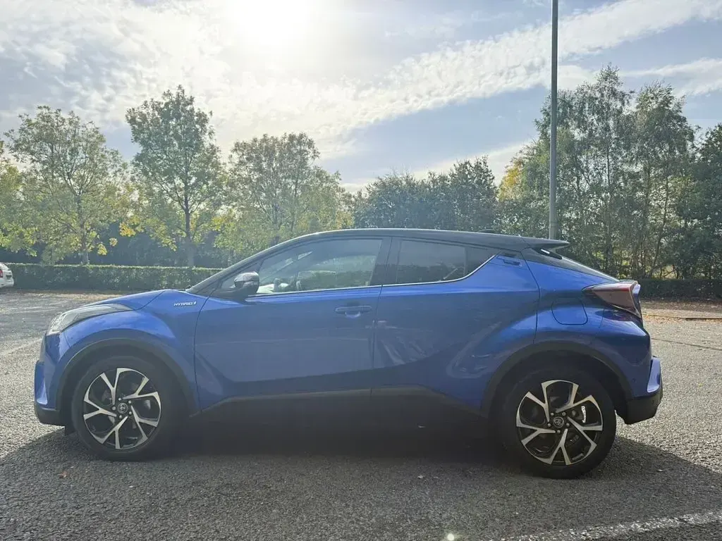 Used Toyota C-HR 122 HP (89 kW) 2017 Blue SUV