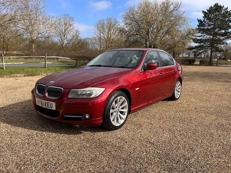 Used BMW 318 Exclusive 2011 Red Sedan