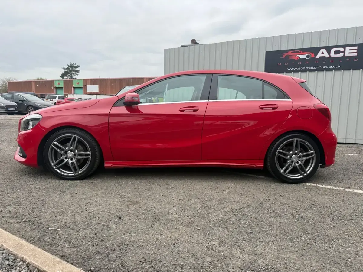 Used Mercedes A180 Executive 109 HP (80 kW) 2016 Red Hatchback