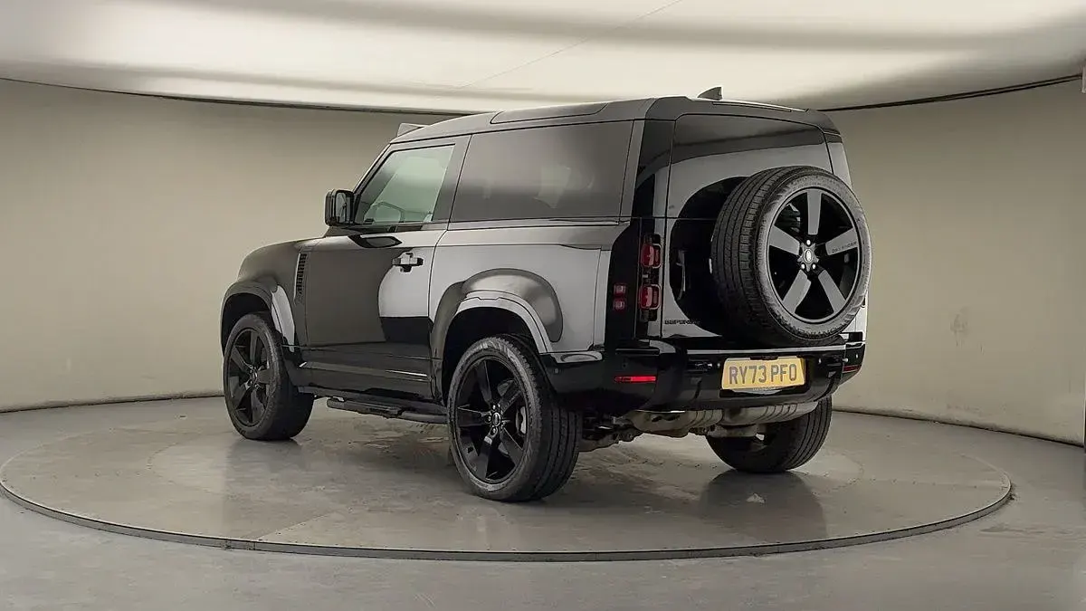 Gebraucht Land Rover Defender HSE Dynamic 300 PS (220 kW) 2023 Schwarz SUV