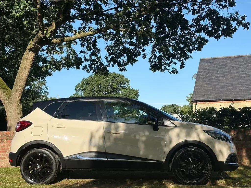 Used Renault Captur Dynamique 2014 Cream/black SUV