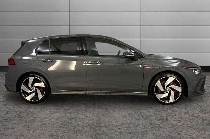 Second-hand VW Golf VIII GTI 245 CP (180 kW) 2024 Gri Hatchback