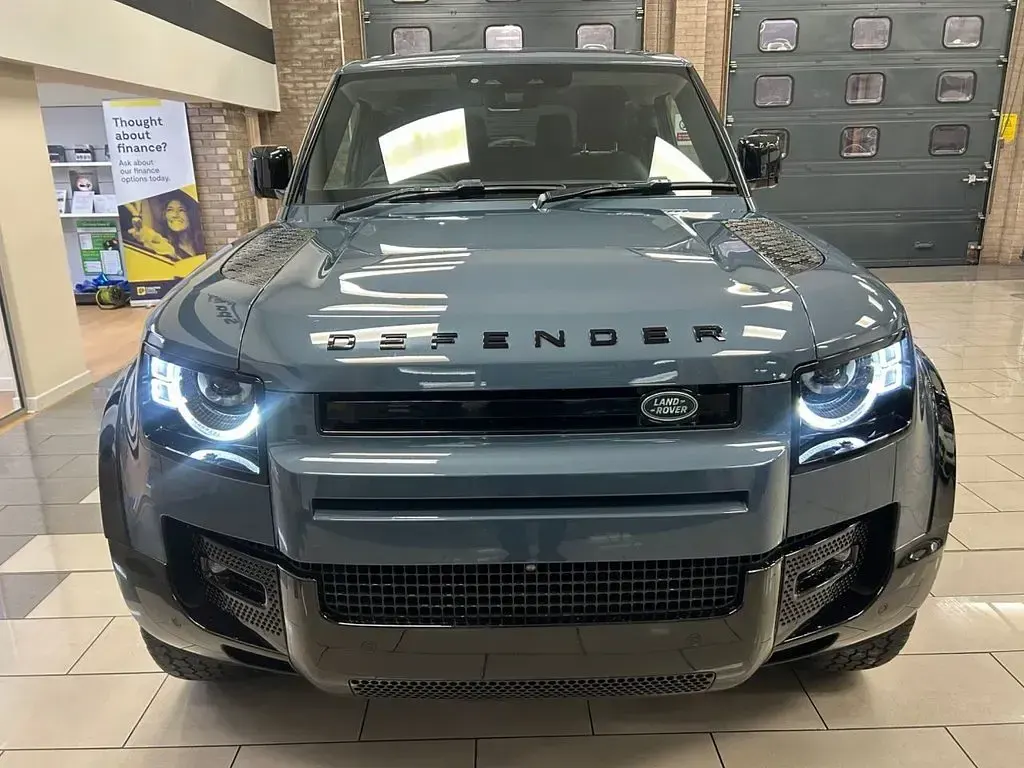 Used Land Rover Defender SE 250 HP (183 kW) 2023 Blue Hatchback