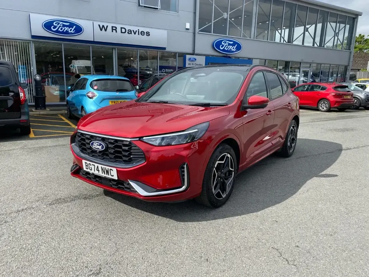 Usado Ford Kuga ST-Line X 180 CV (132 kW) 2024 Rojo SUV