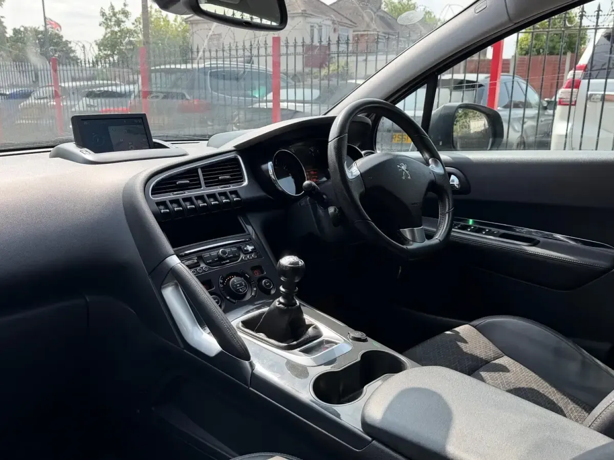 Used Peugeot 3008 Allure 130 HP (95 kW) 2017 Grey SUV