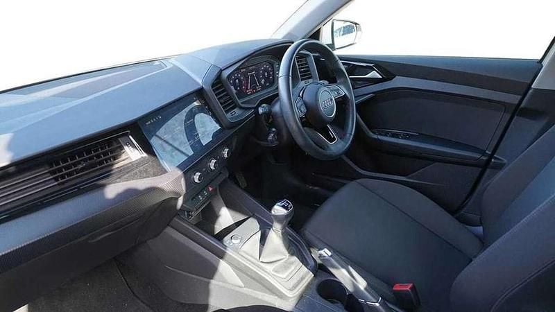 Begagnad Audi A1 Design 94 HK (69 kW) 2023 Vit SUV