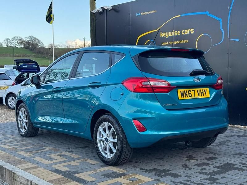 Usado Ford Fiesta Zetec 100 HP (73 kW) 2017 Azul Citadino