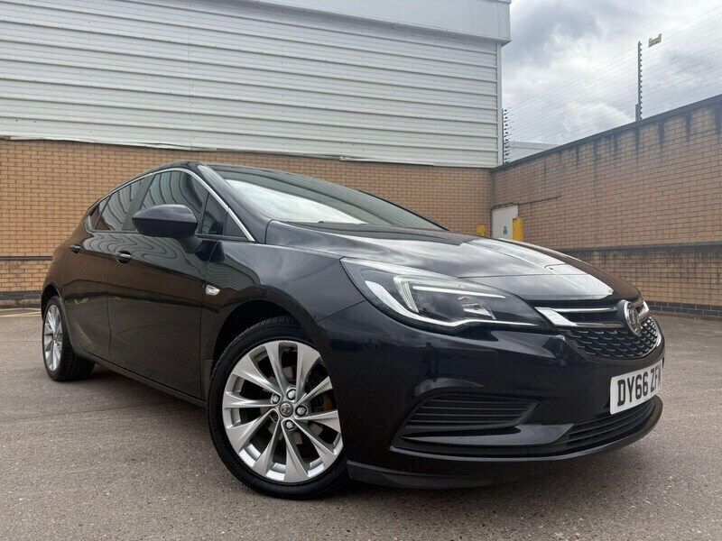 Black Used 2016 Vauxhall Astra Design Edition Hatchback | £4,295 (Fair price) - Image 1/4