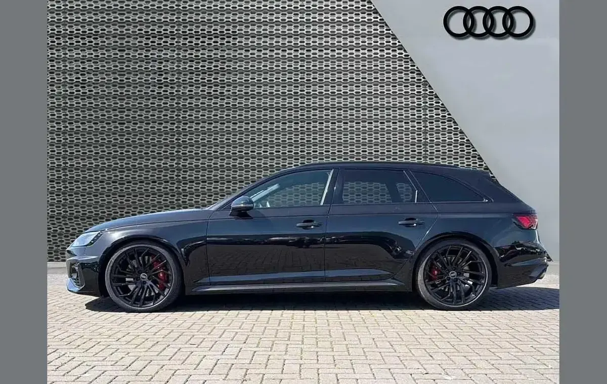 Used Audi RS4 Design 450 HP (330 kW) 2023 Black Estate