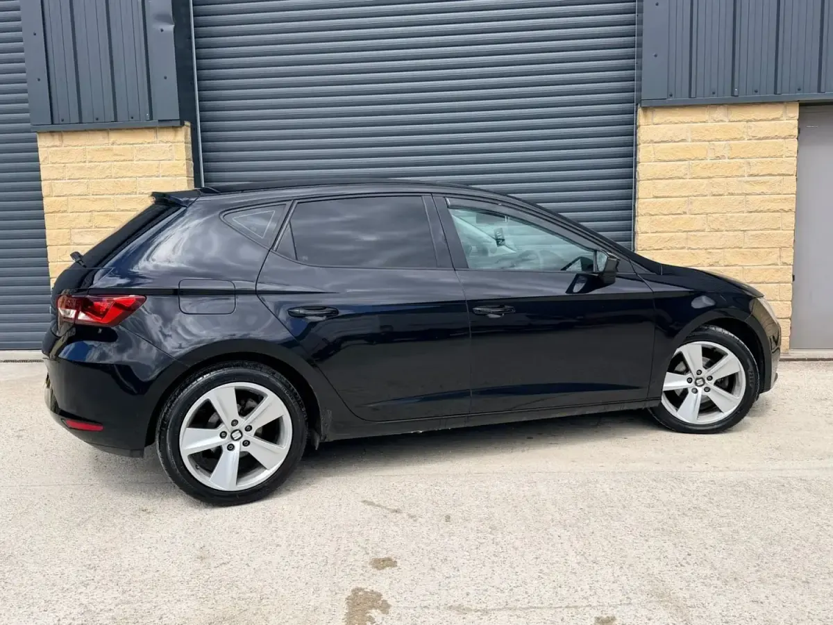 Begagnad Seat Leon SE 105 HK (77 kW) 2014 Svart Halvkombi