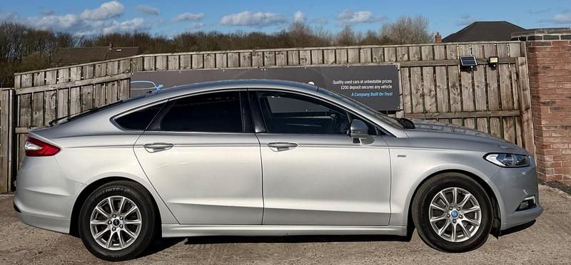 Usado Ford Mondeo Titanium 150 HP (110 kW) 2017 Prateado Citadino