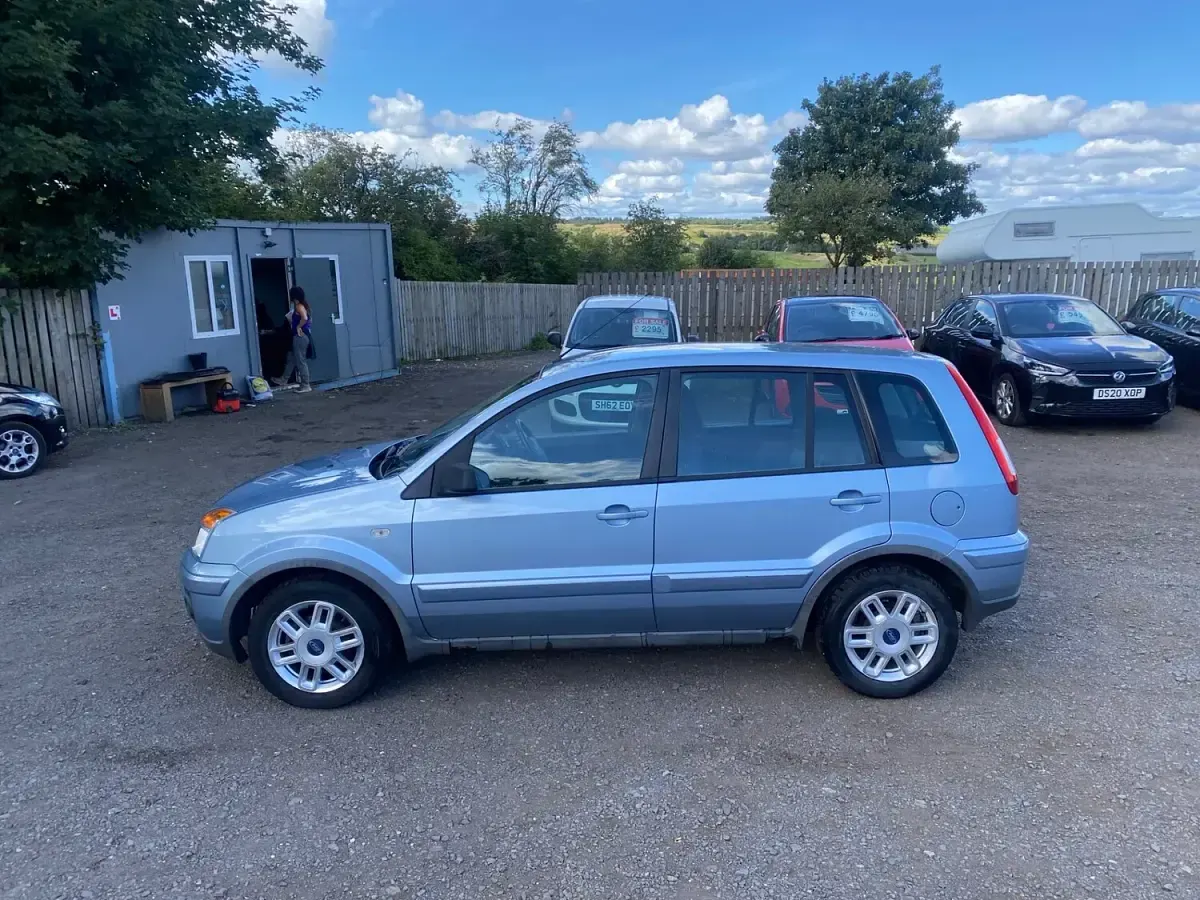 Used Ford Fusion Zetec 2008 Blue Hatchback