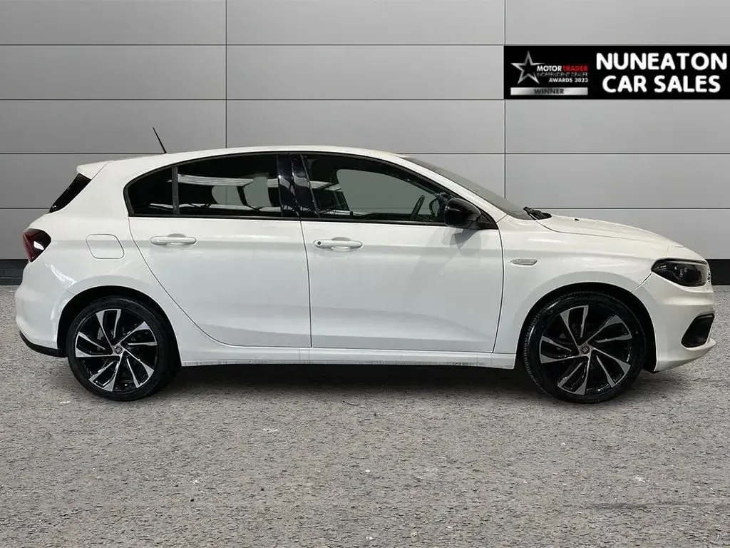 Used Fiat Tipo S 120 HP (88 kW) 2018 White Hatchback