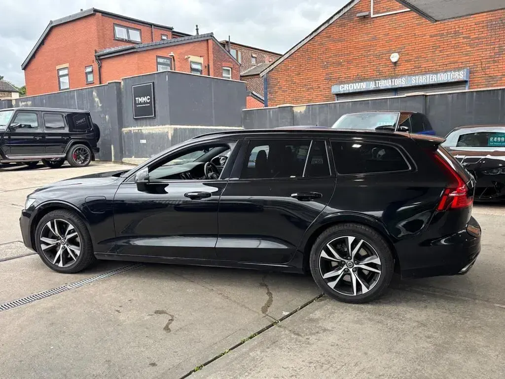Used Volvo V60 R-Design 2021 Black Estate