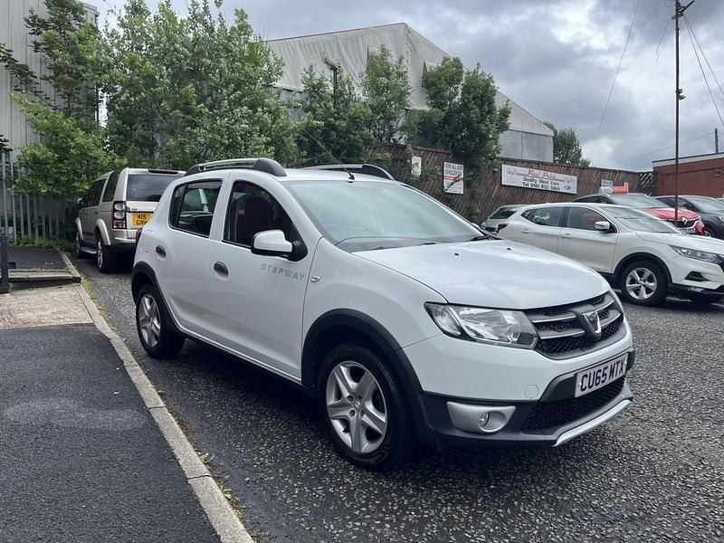 White Used 2015 Dacia Sandero Lauréate Hatchback | £5,995 (A bit pricey) - Image 1/4