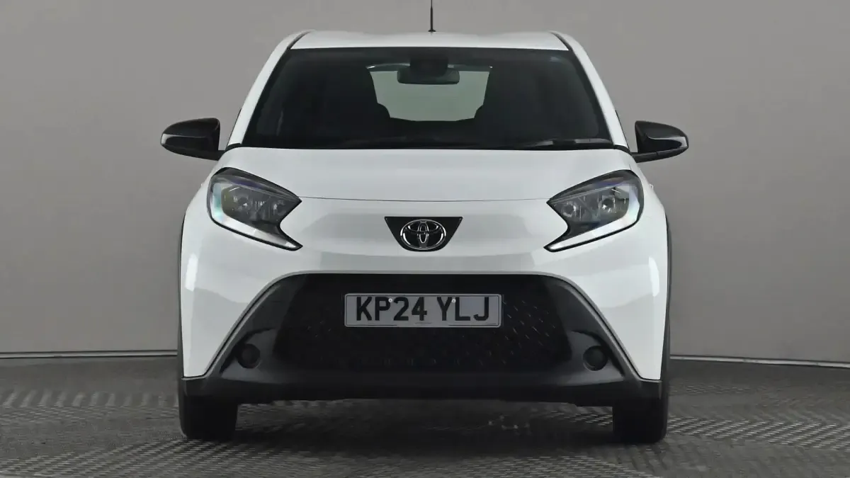 Used Toyota Aygo X PURE 72 HP (52 kW) 2024 White SUV