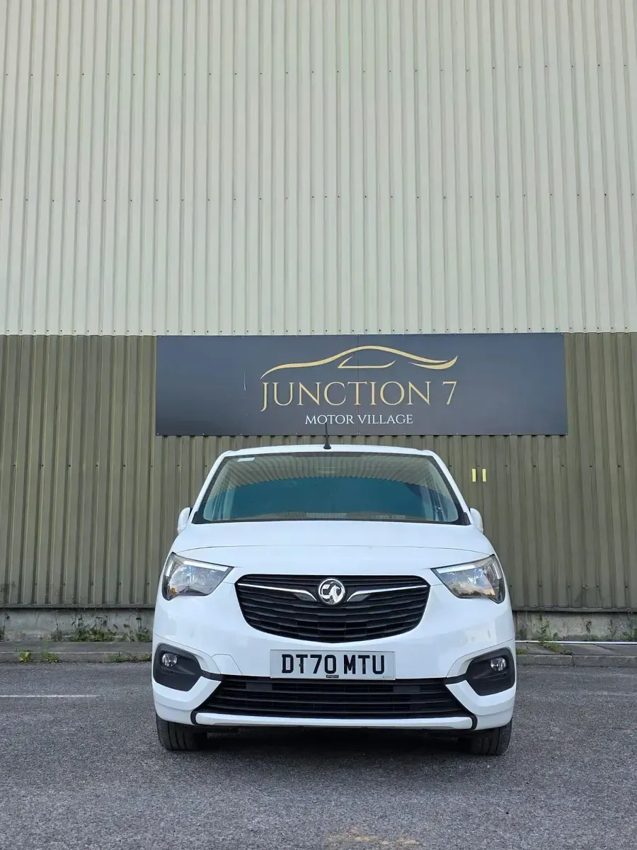 Used Vauxhall Combo Sportive 100 HP (73 kW) 2021 White MPV