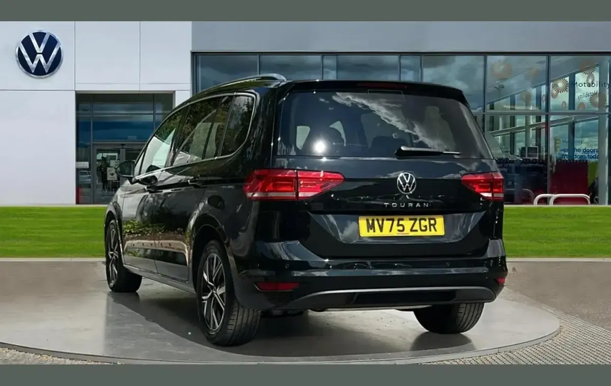 Used VW Touran SEL 150 HP (110 kW) 2025 Black MPV