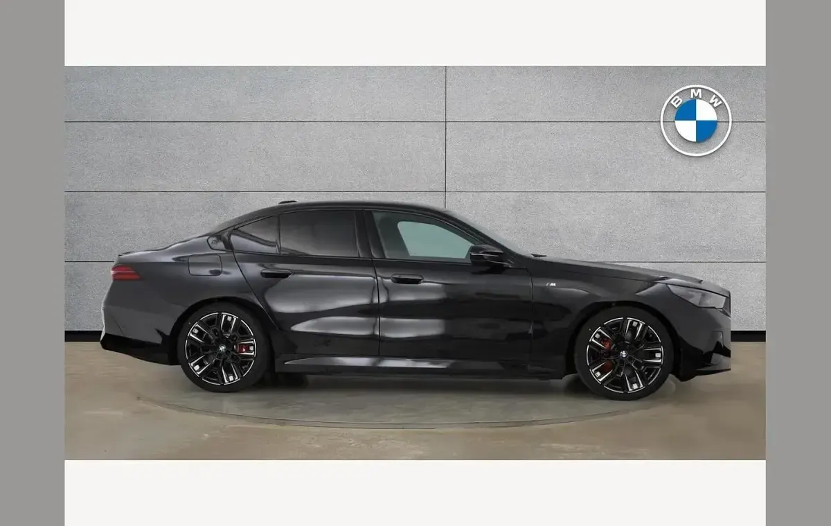 New BMW i5 Comfort Edition 442 kW (601 HP) 2026 Black sapphire metallic paint Sedan