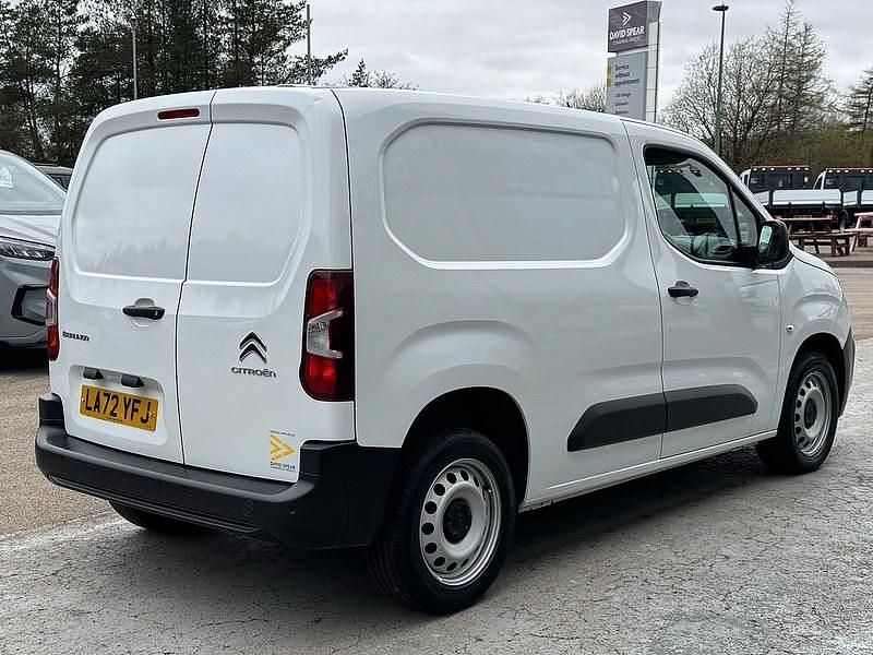 Używany Citroën Berlingo 100 KM (73 kW) 2022 Biały Minivan