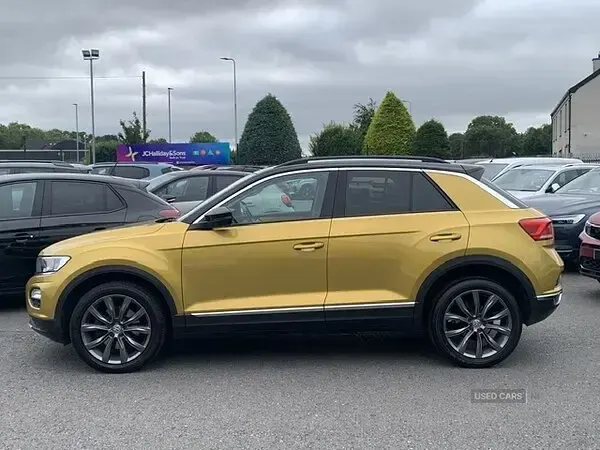 Used VW T-Roc Design 150 HP (110 kW) 2018 Yellow SUV
