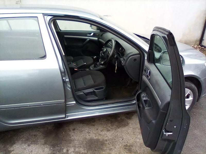 Used Skoda Octavia Elegance 105 HP (77 kW) 2012 Grey Hatchback