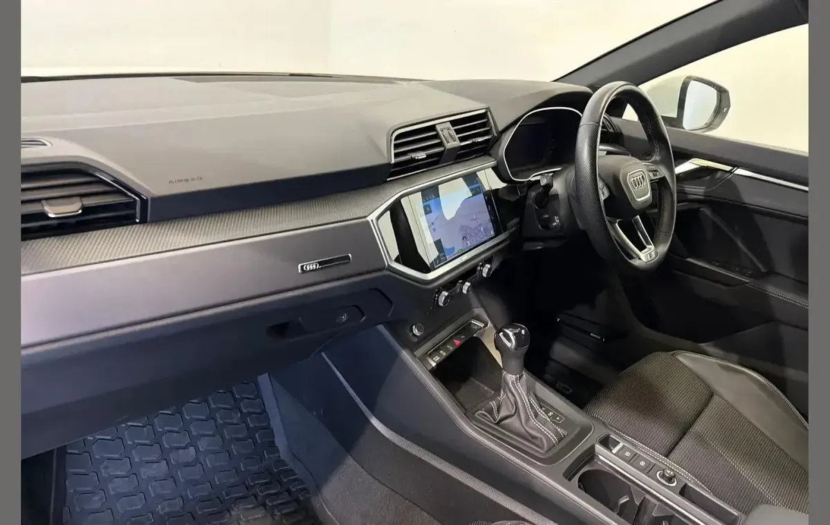 Used Audi Q3 S-Line 150 HP (110 kW) 2022 White SUV