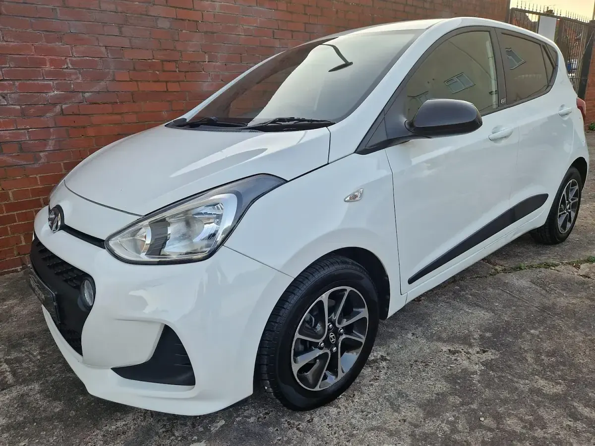 Used Hyundai i10 GO! 67 HP (49 kW) 2018 White Hatchback